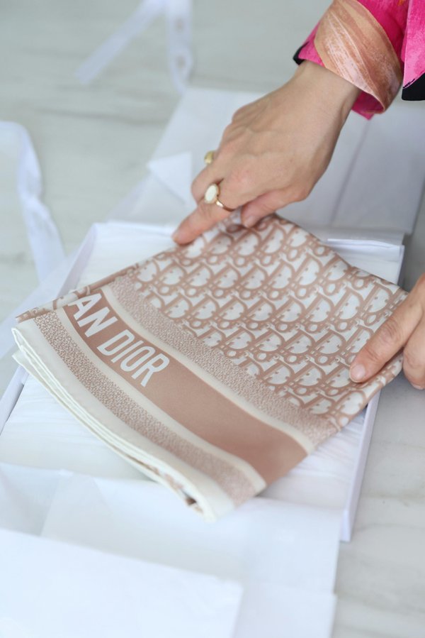 Echarpes femme luxe : élégance et confort pour l'hiver